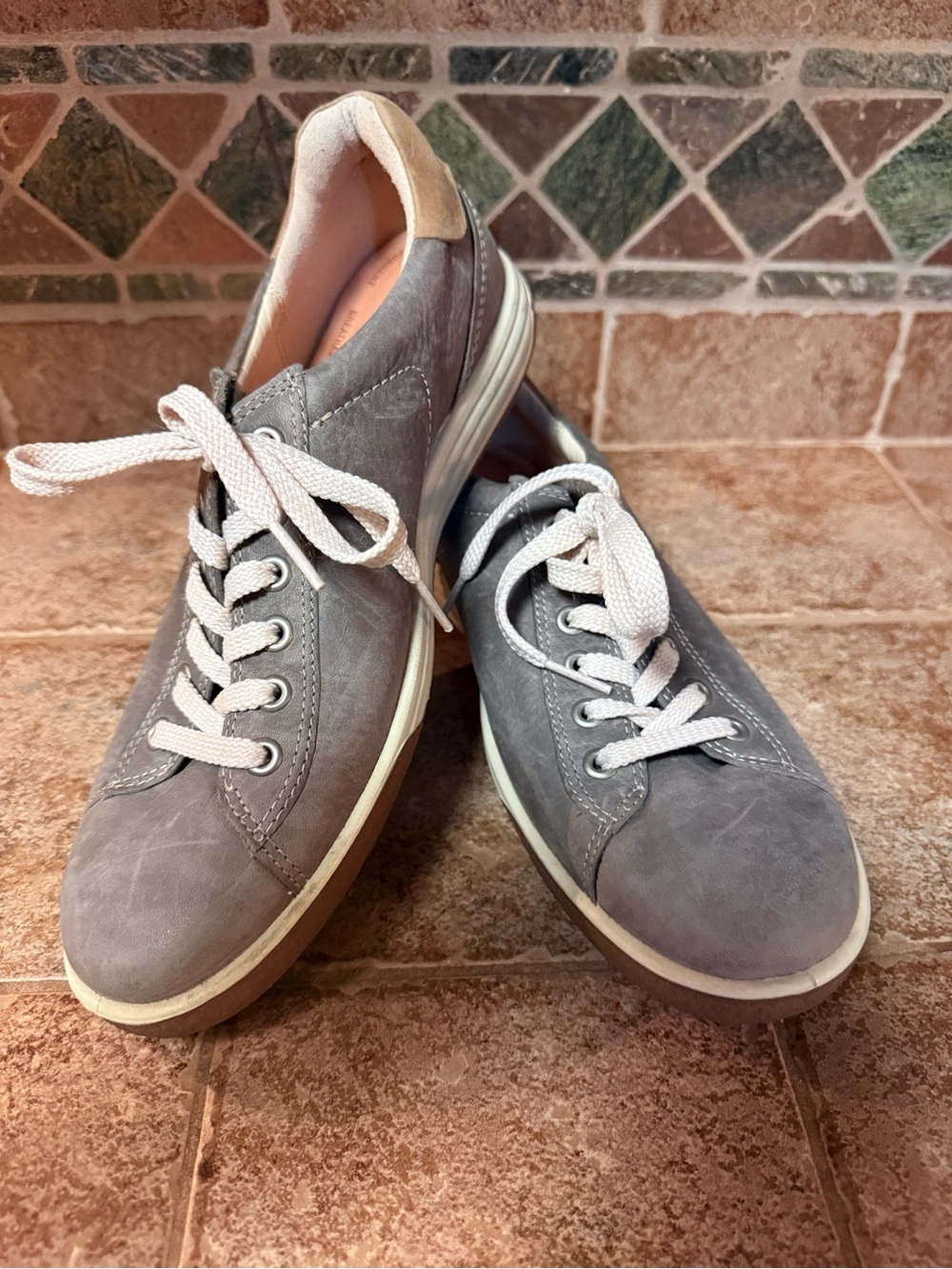 ECCO Chase II Women’s Grey Nubuck leather sneakers since EU 39 US 8.5